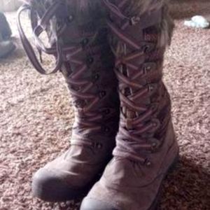 Mukluk boots size 9